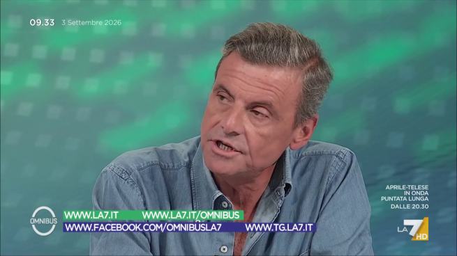 Calenda attacca Renzi: «Dice idiozie e vuole fare soldi, è un buffone»