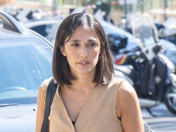 Giulia Presutti rinuncia alla conduzione di Report: «Passo indietro per aiutare la trasmissione». Il canale della redazione con la Rai e le polemiche su Innocenzi: «Non è giornalista»