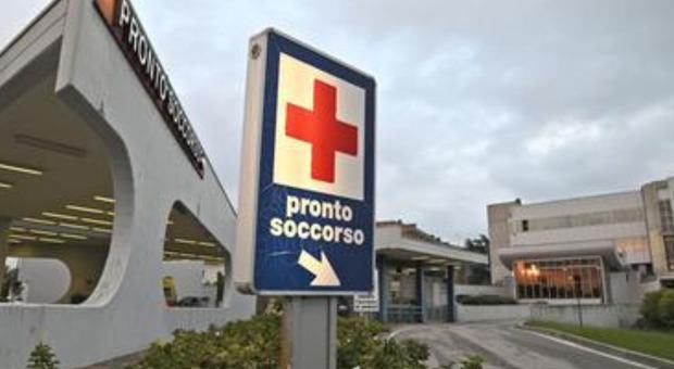 Aggressioni ai medici, l'Usl blinda gli ospedali: «Riorganizzazione degli spazi nei pronto soccorso e un confronto diretto con il prefetto e il questore»