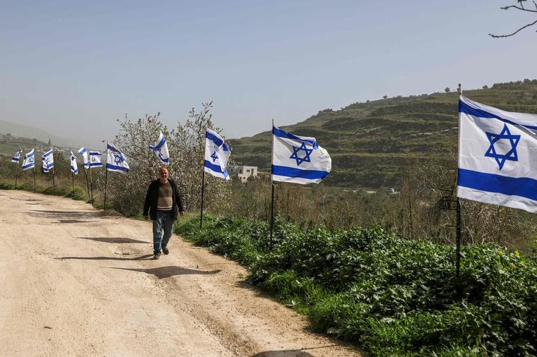 Netanyahu: "Smantellare avamposti dei coloni in Cisgiordania" medioriente Il premier israeliano ha ordinato l'evacuazione di insediamenti di coloni in Cisgiordania. La... 06 set - 23:59