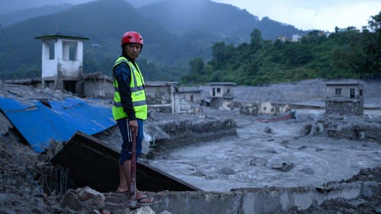 In Nepal si svuota la diga naturale formata dopo l'alluvione