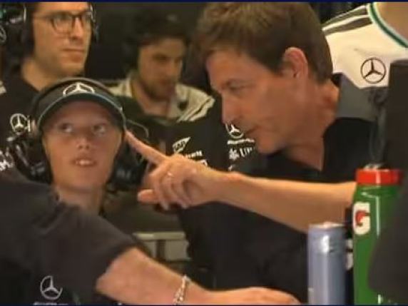 Gp di Formula 1 a Monza, Niccolò Perico con Toto Wolff: il baby talento è già il nuovo Kimi. Il papà: «Ma lui tifava Verstappen»