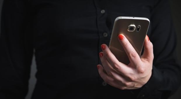 Falsa multa inviata per Sms: attenzione alla nuova truffa svuota-conto, ecco come fare per non cadere nel tranello